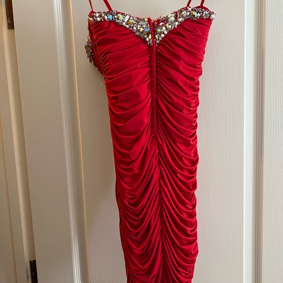 Formal Dress - Picture 5 of 8